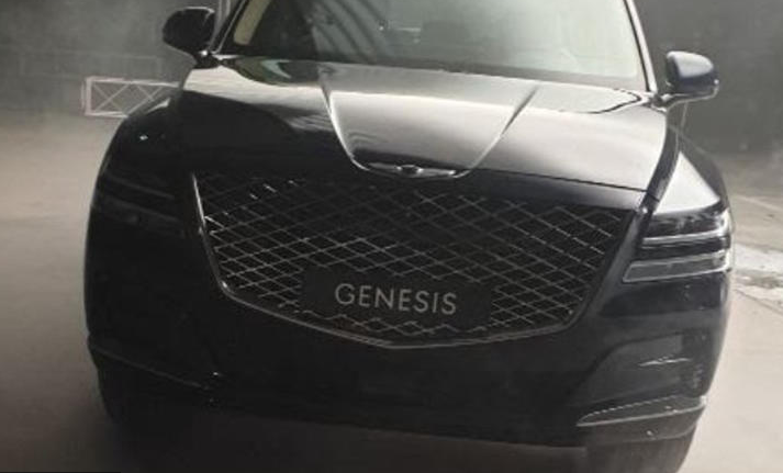 Genesis的第一款豪华SUV在商业照片拍摄期间全面泄漏