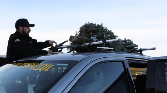 1000马力吉普切诺基Trackhawk搭载世界上最快的圣诞树