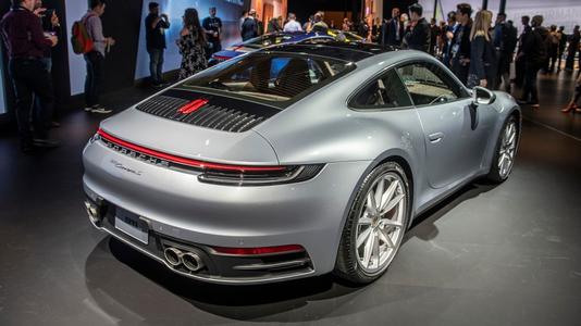 2020年保时捷911 Carrera S的阻力赛