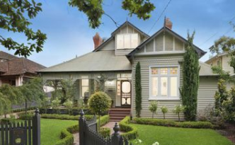 Egbert Nuttall购买澳大利亚国旗设计师的萨里山旧房子