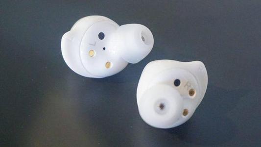 Galaxy Buds Plus的外观可能与其前身相同但它们得到了显着改进