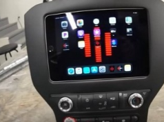这款2016年福特野马短跑配备了完整的iPad Mini