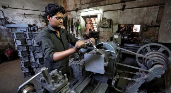由于封锁打击了需求 印度制造业在5月份进一步下滑