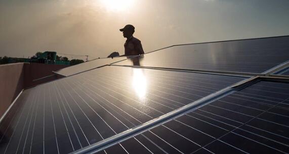 阿达尼绿色能源公司将投资450亿卢比建立兆瓦级太阳能项目