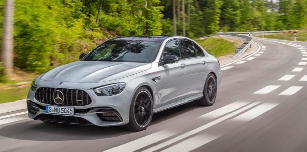 全新梅赛德斯AMG E63进行了样式和性能调整