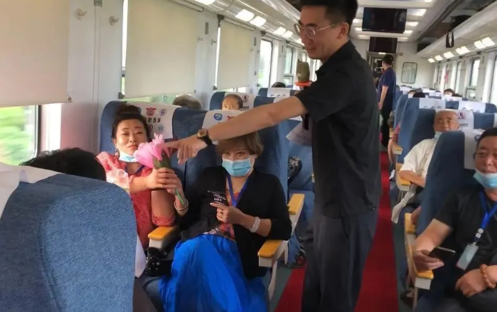 “千山号”鞍山文化旅游列车正式开通运行