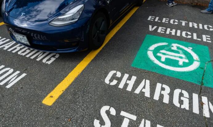 特斯拉股价下跌后宣布推迟廉价电动汽车
