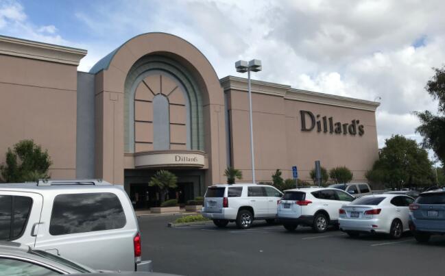 大幅削减成本和严格的库存管理使Dillard's迅速稳定了盈利能力