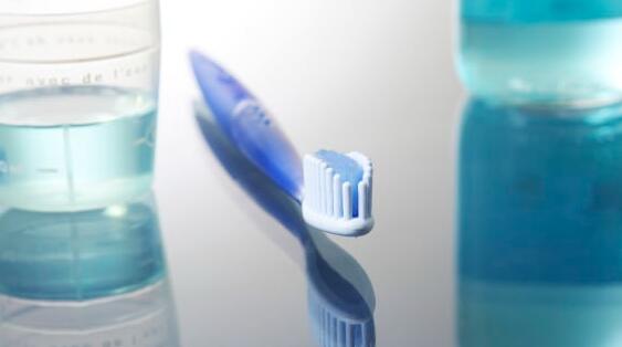 新研究表明漱口水可能会迅速杀死人唾液中的病菌
