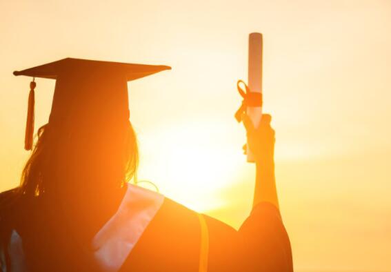 在该ETF中投资10000美元可以使您的孩子上大学