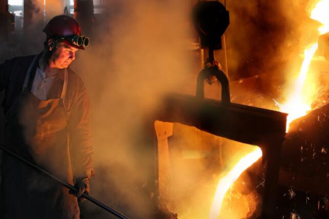 美国钢铁库存今天飙升18％