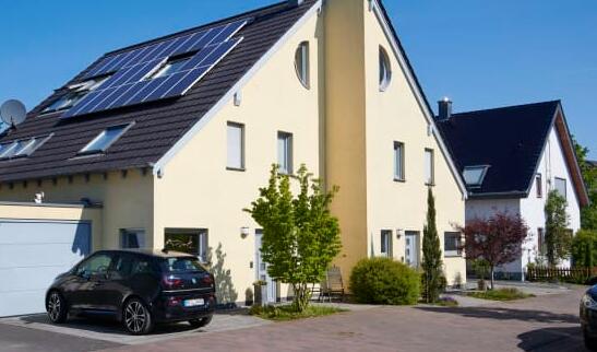 电动汽车向太阳能电池板充电 互联技术如何改变我们居住的房屋