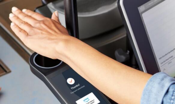 亚马逊将允许全食购物者通过手掌扫描付款