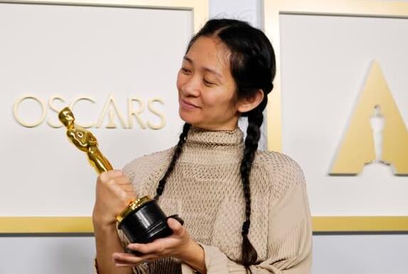 Chloe Zhao成为第二位获得奥斯卡金像奖最佳导演奖的女性