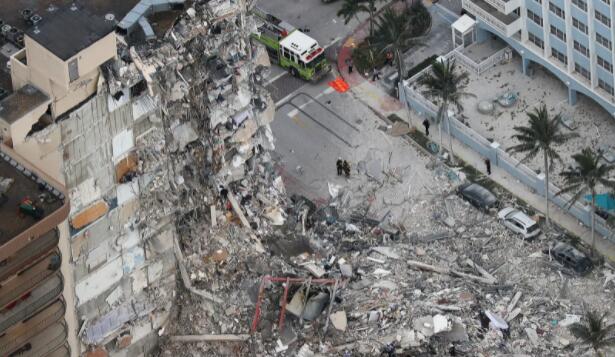 6月24日迈阿密的Champlain Towers公寓大楼倒塌