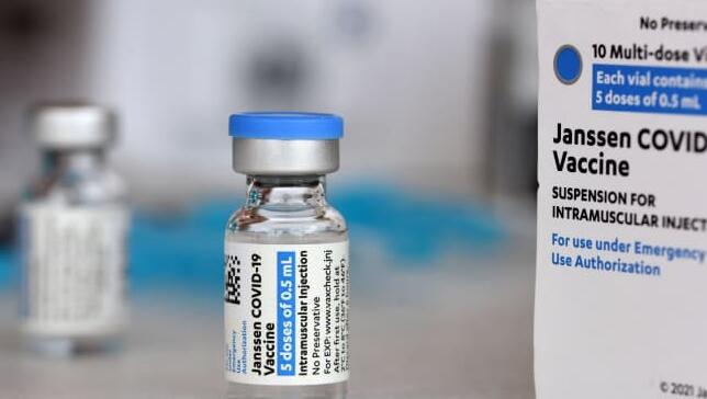 强生和阿斯利康探索改良疫苗以应对罕见的血栓问题