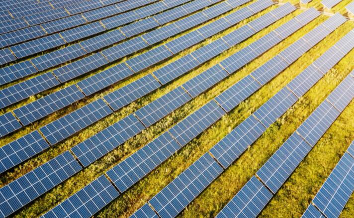 尽管面临持续挑战这家地面安装太阳能系统制造商的收入增长了76%