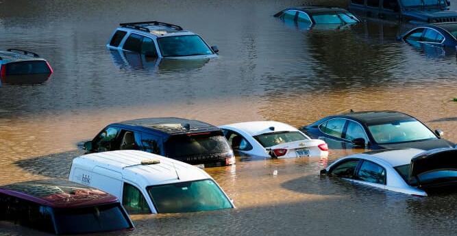 在艾达以创纪录的降雨和洪水袭击东北部后至少有42人死亡