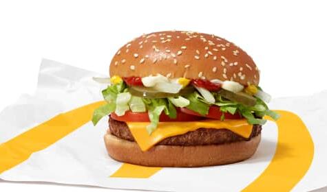 麦当劳下个月将在八家美国餐厅测试用Beyond Meat制作的McPlant汉堡