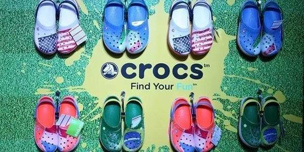 Crocs股价飙升因预期盈利大幅下降且零售商上调全年展望