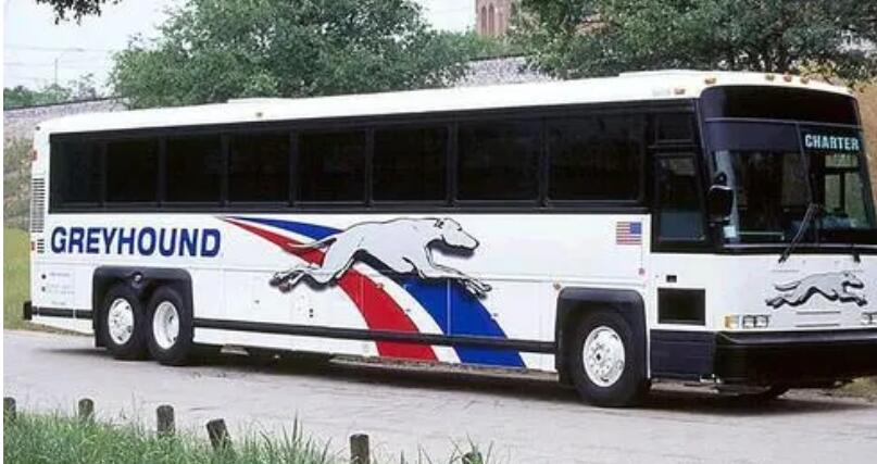 标志性的美国巴士线路灰狗现在属于德国人