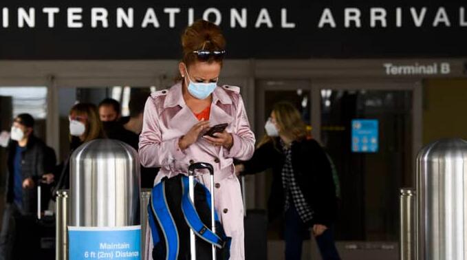 美国要求在下个月国际游客限制解除时进行接触者追踪和测试