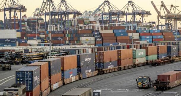 美国最繁忙港口负责人表示对滞留货物处以罚款是最后的手段但它开始有所帮助