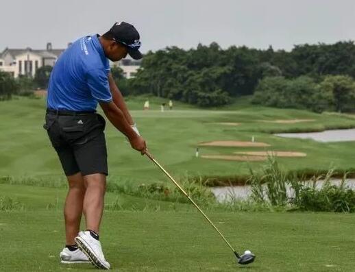 日本高尔夫公司被12名买家回避以35亿美元出售