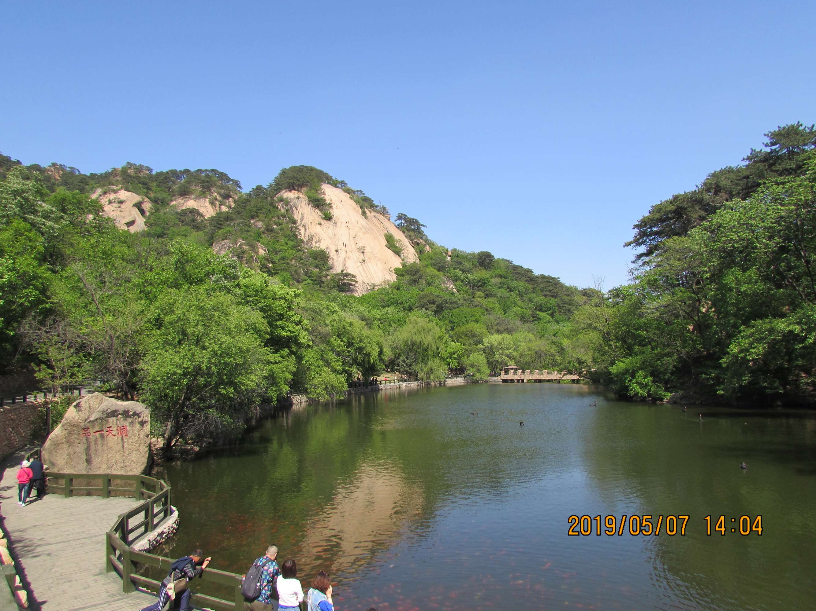 
冬天去鞍山旅游的时候建议去千山，到这里爬山还可以舒活