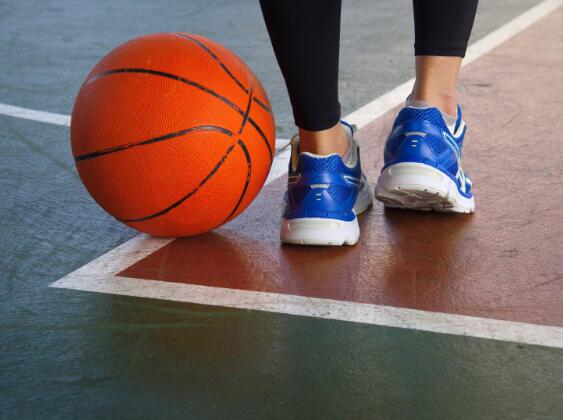 这款经过一年研究的篮球鞋据说具有针对女性生理的特殊工程技术