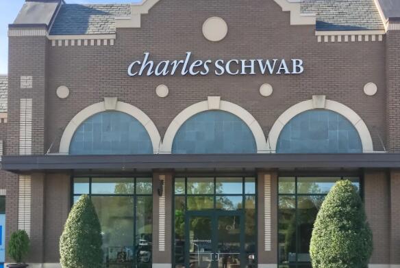 查尔斯·施瓦布公司在金融服务领域举足轻重 经常受到投资者的关注