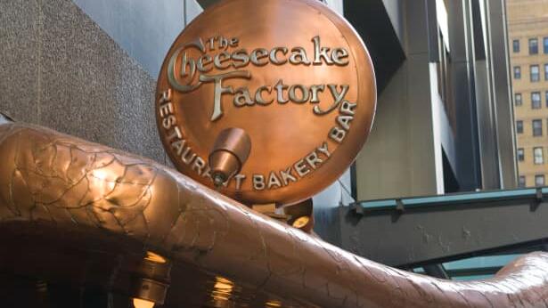 Cheesecake Factory因误导局势风险披露而与SEC和解 这是上市公司的首例
