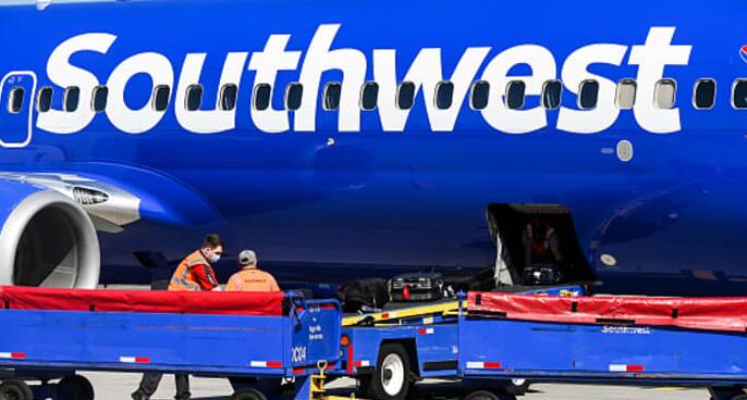 西南航空敦促员工在7月4日之前加班以获得双倍工资以避免航班中断