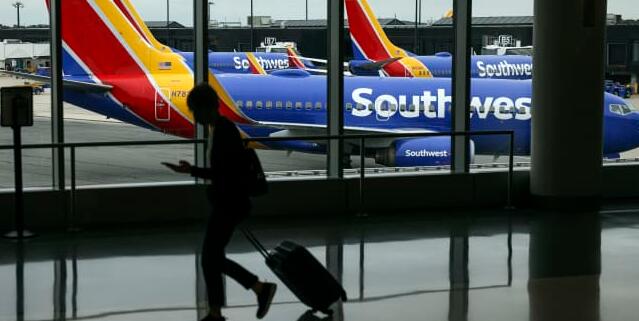 西南航空为航班取消道歉 称运营正在稳定